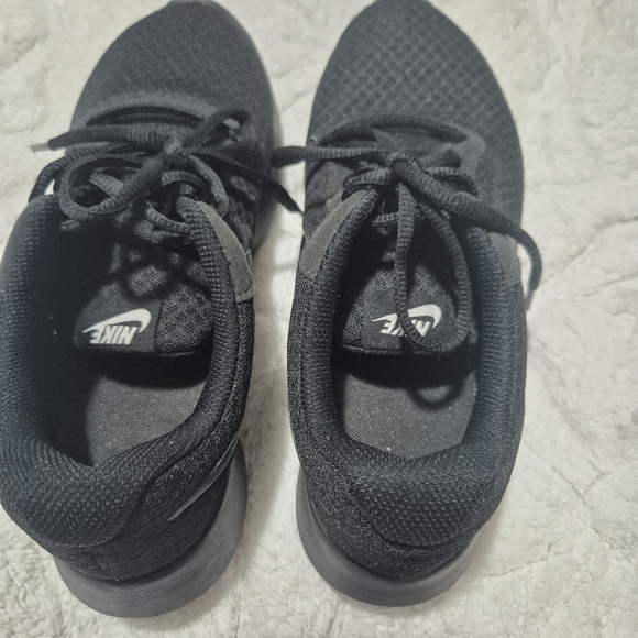 NIKE Triple Black Tajun Mesh Athletic Sneakers...size:7 - Picture 6 of 12